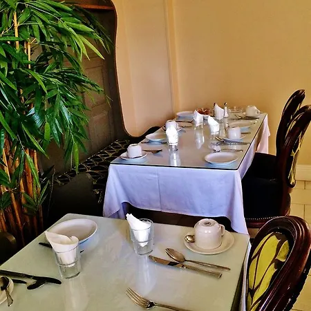 Abbey Bed & Breakfast 3*